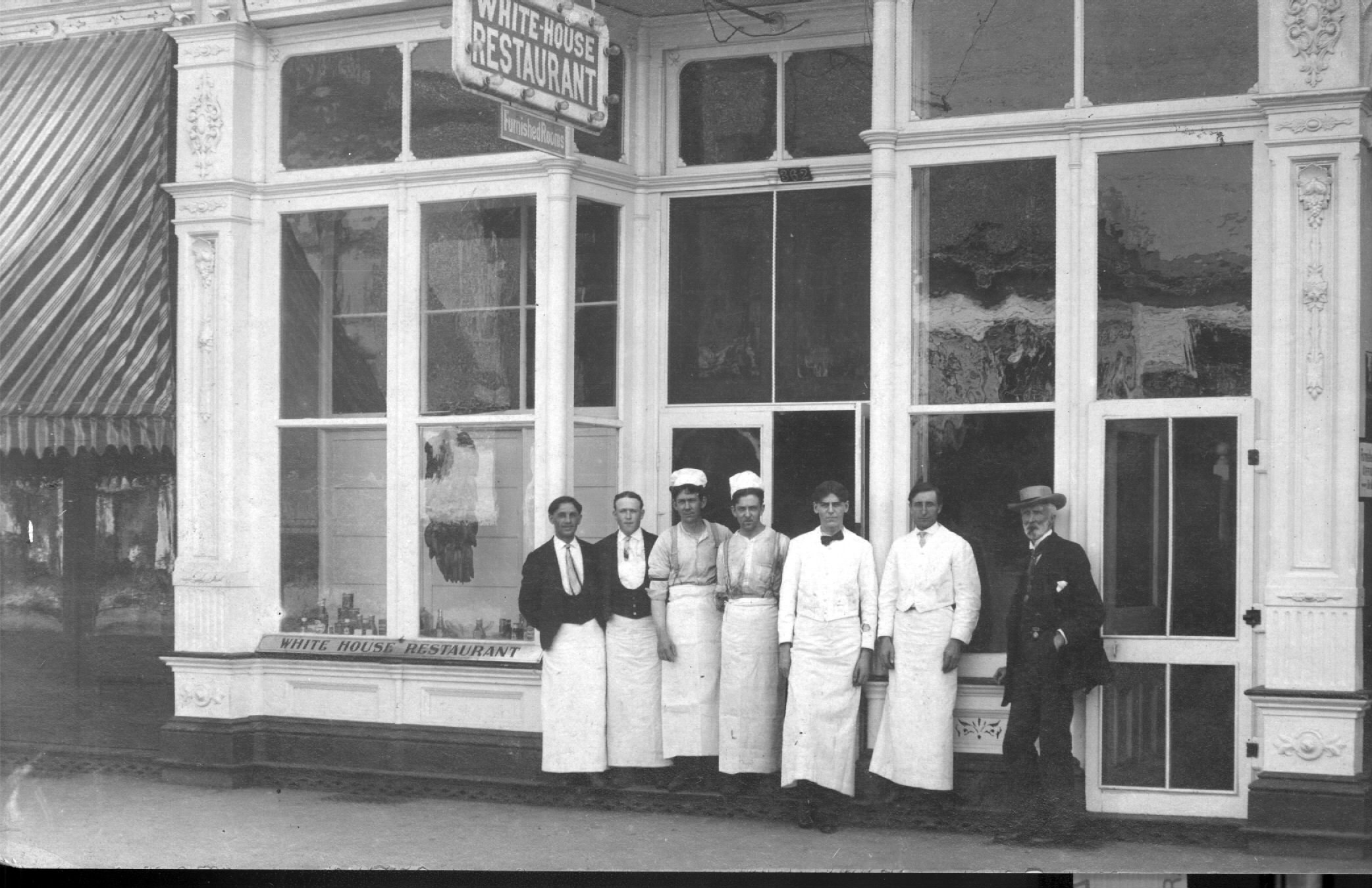White house restaurant staff outside the White House Restaurant. Photo Source: Willamette Heritage Center 1998.012.0063 